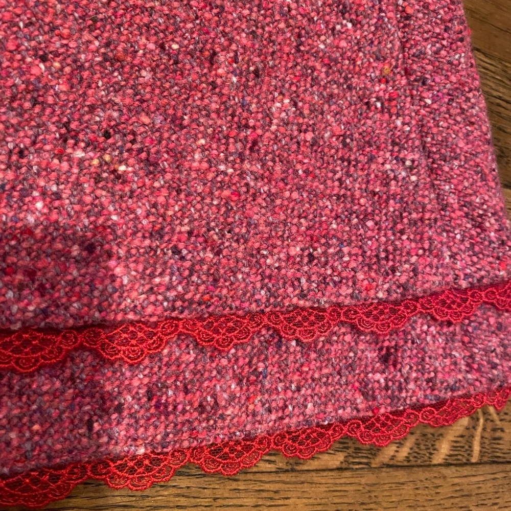 COPY - Boden pink tweed A-line skirt w charming red contrast lace trim.  Side z…